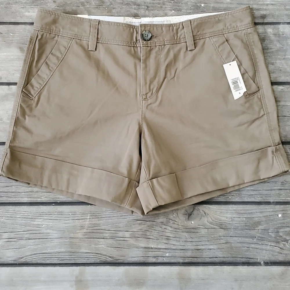 NWT Old Navy Mid-rise Stretch Shorts